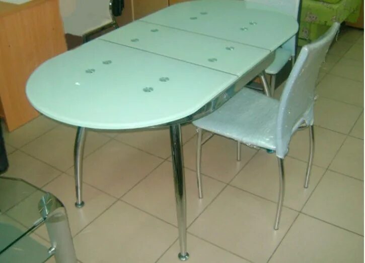 Кухонные столы стеклянные раздвижные фото Овальные стеклянные столы для кухни, чем хорош раскладной кухонный стол?