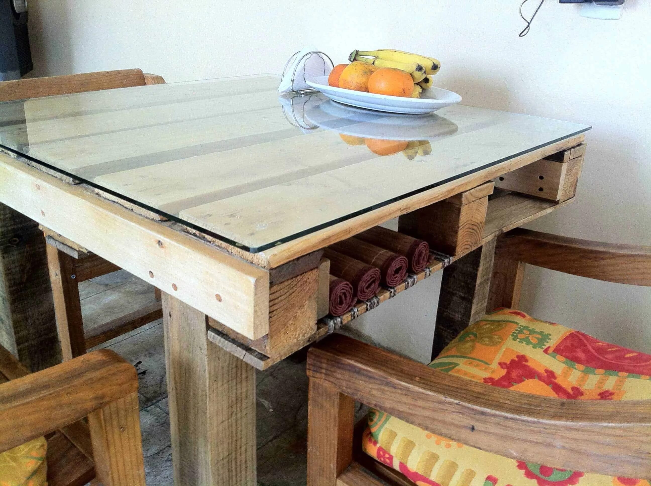 Кухонные столы своими руками фото A Simple Pallet Table * 1001 Pallets Diy kitchen table, Diy dining table, Pallet