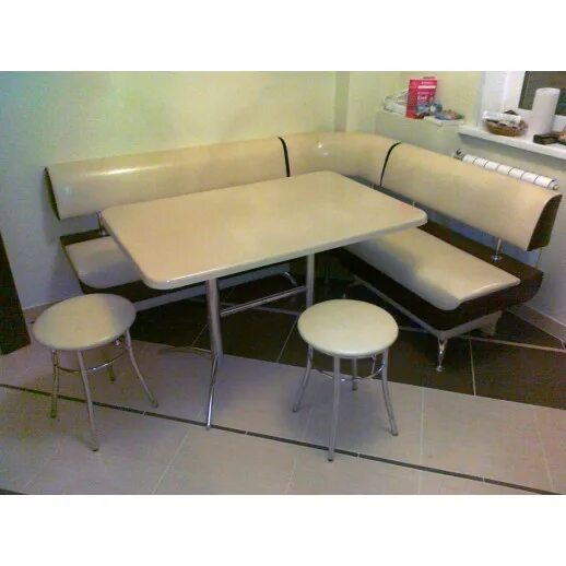 Кухонные уголки со столом фото цена Кухонный стол из искусственного камня Москва-3 бежевый