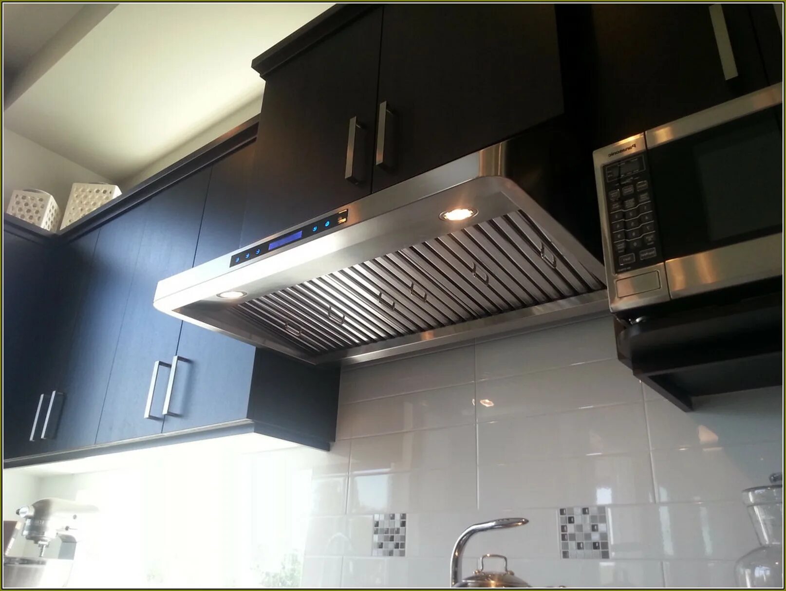 Кухонные вытяжки без подключения Вытяжка для кухни: как выбрать над плитой и советы профессионалов по встраиваемо