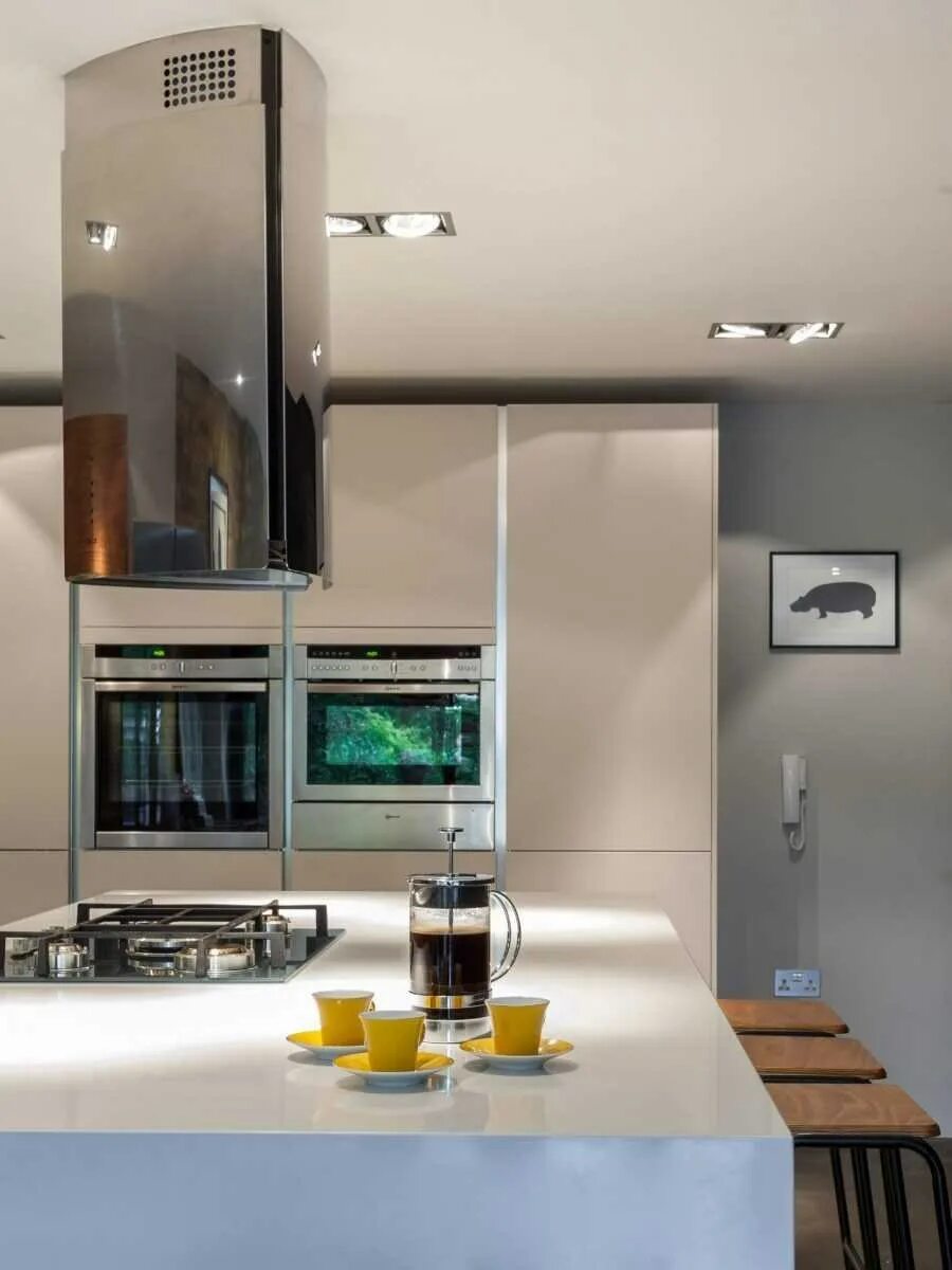 Кухонные вытяжки в интерьере кухни с трубой Современные вытяжки для кухни в интерьере (70 фото) - красивые картинки и HD фот