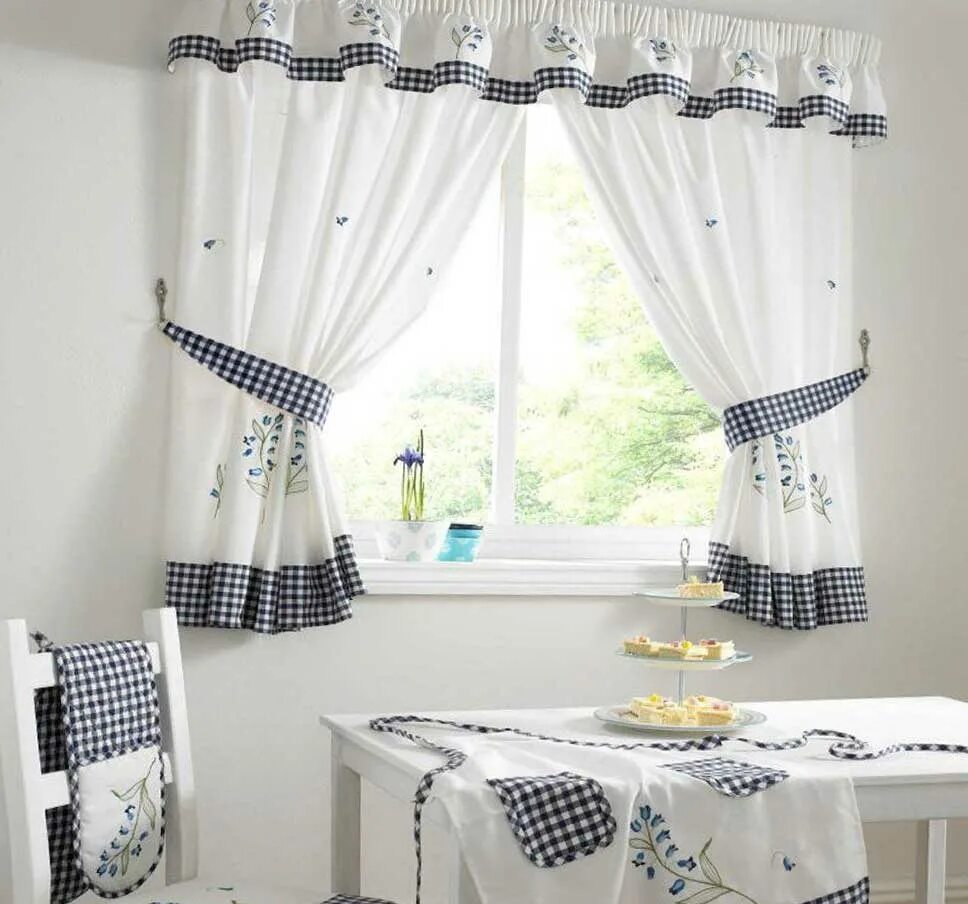Кухонные занавески короткие фото Короткие шторы на кухню: виды, вариации цветов и рекомендации по выбору