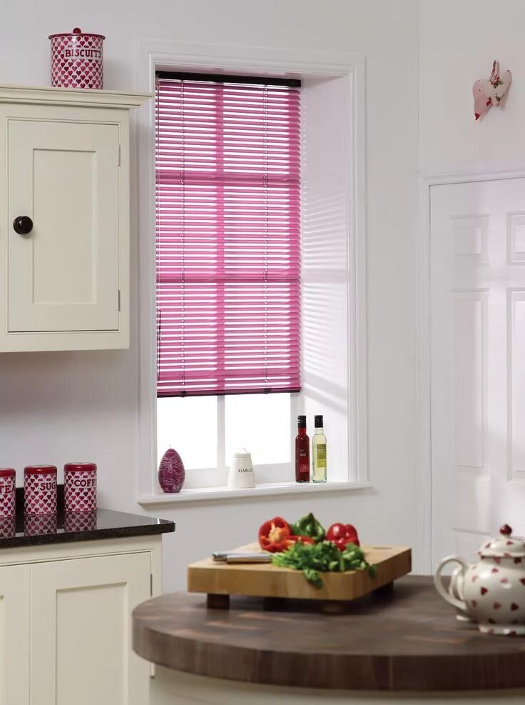 Кухонные жалюзи фото Apollo Blinds pink venetian blinds. Pink colour inspiration for the kitchen. Kit