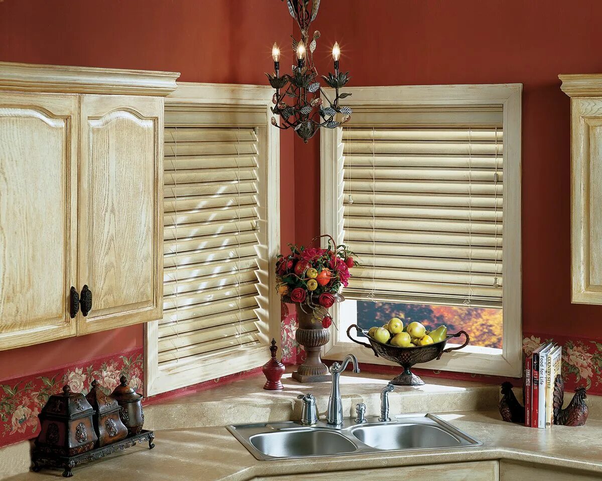 Кухонные жалюзи фото Wood Blinds - 3 Blind Mice Window Coverings Red kitchen walls, Red walls, Kitche