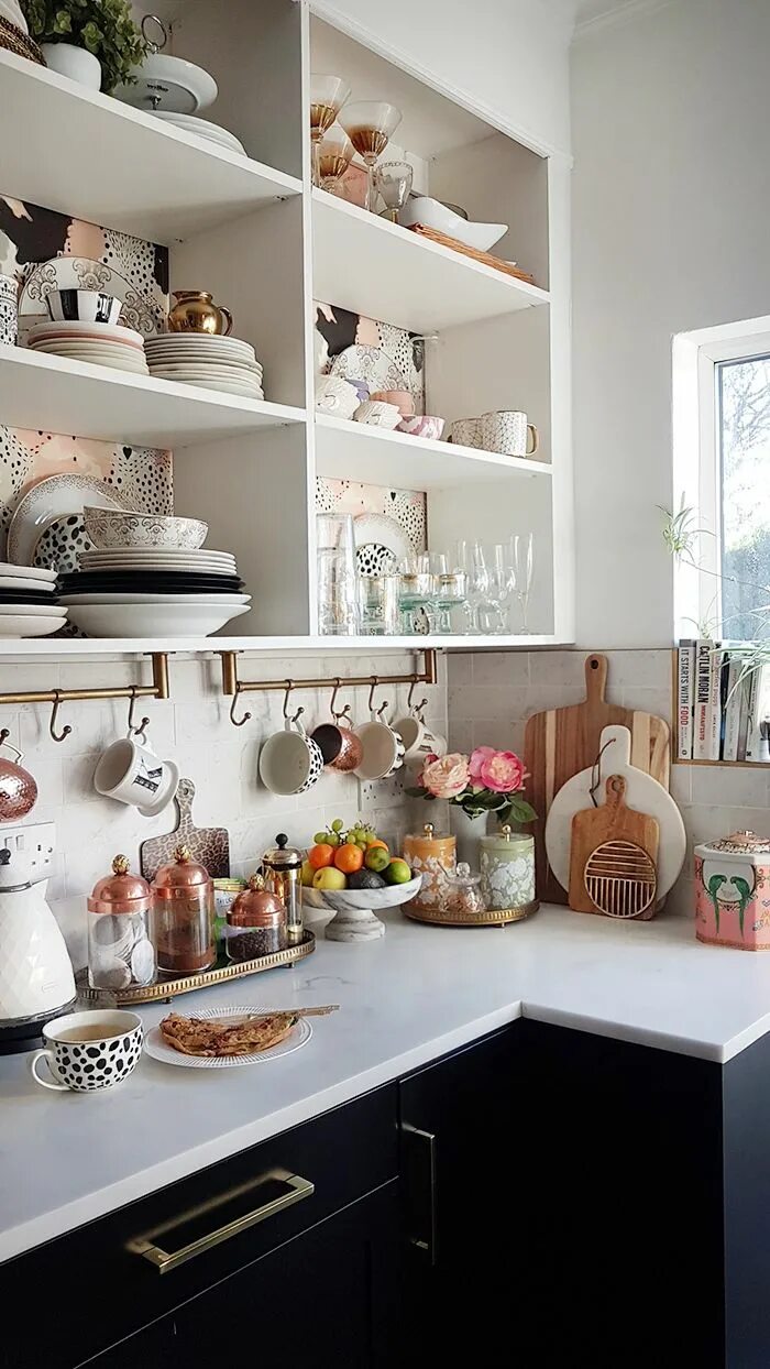 Кухонный декор фото Cheap Tricks to Give Your Home an Instant Lift - Swoon Worthy Kitchen design dec