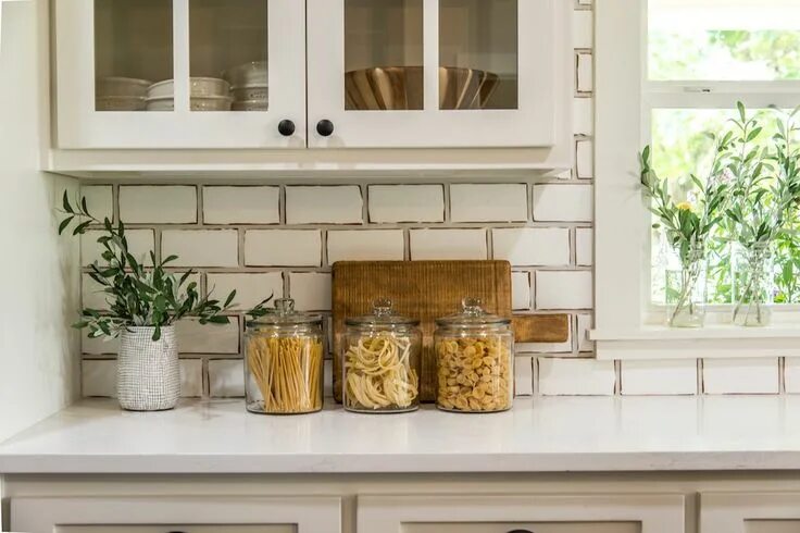 Кухонный декор фото News and Stories from Joanna Gaines Farmhouse kitchen backsplash, Kitchen tiles 