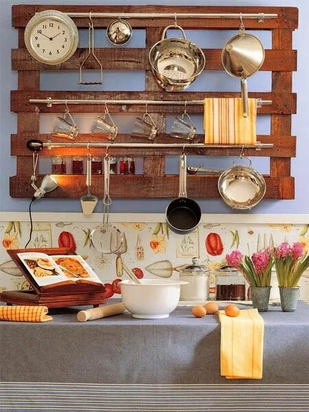 Кухонный декор своими руками 70 (nouvelles) idées pour recycler des palettes Pallet kitchen, Diy pallet furni