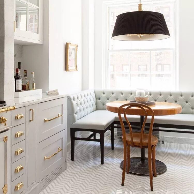 Кухонный диван в интерьере фото Custom Shaker Style Cabinets Дизайн дома, Интерьер, Кухонный уголок