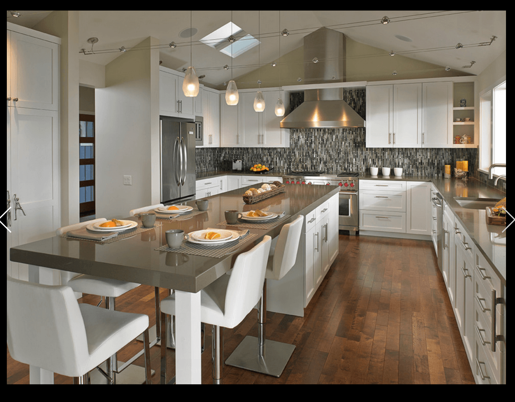 Кухонный дизайн и интерьер isla / mesa Kitchen island with bench seating, Narrow kitchen island, Kitchen is