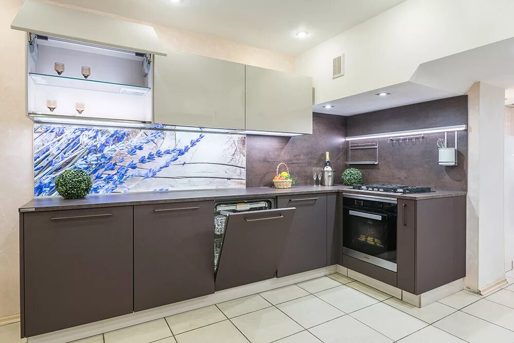 Кухонный двор кухни каталог фото цены Салон "Немецкий стиль" - Выставочный образец кухни Nappa + Glas Tec Plus купить 