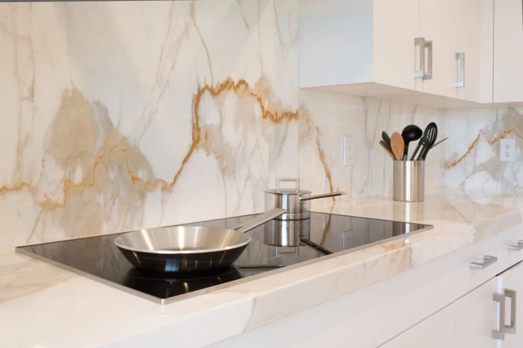 Кухонный фартук из керамогранита фото Чистота, организация пространства и мраморный фартук - Статьи