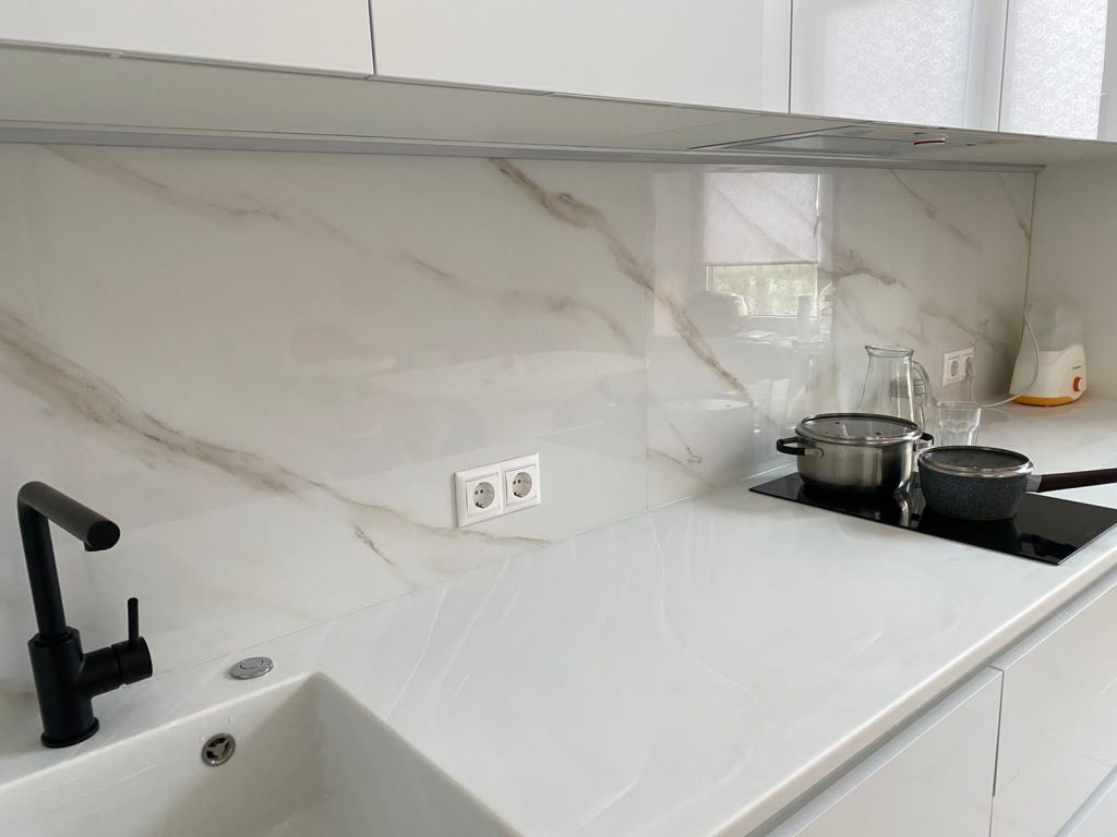 Кухонный фартук из керамогранита фото фартук на кухне из керамогранита - A-Stile