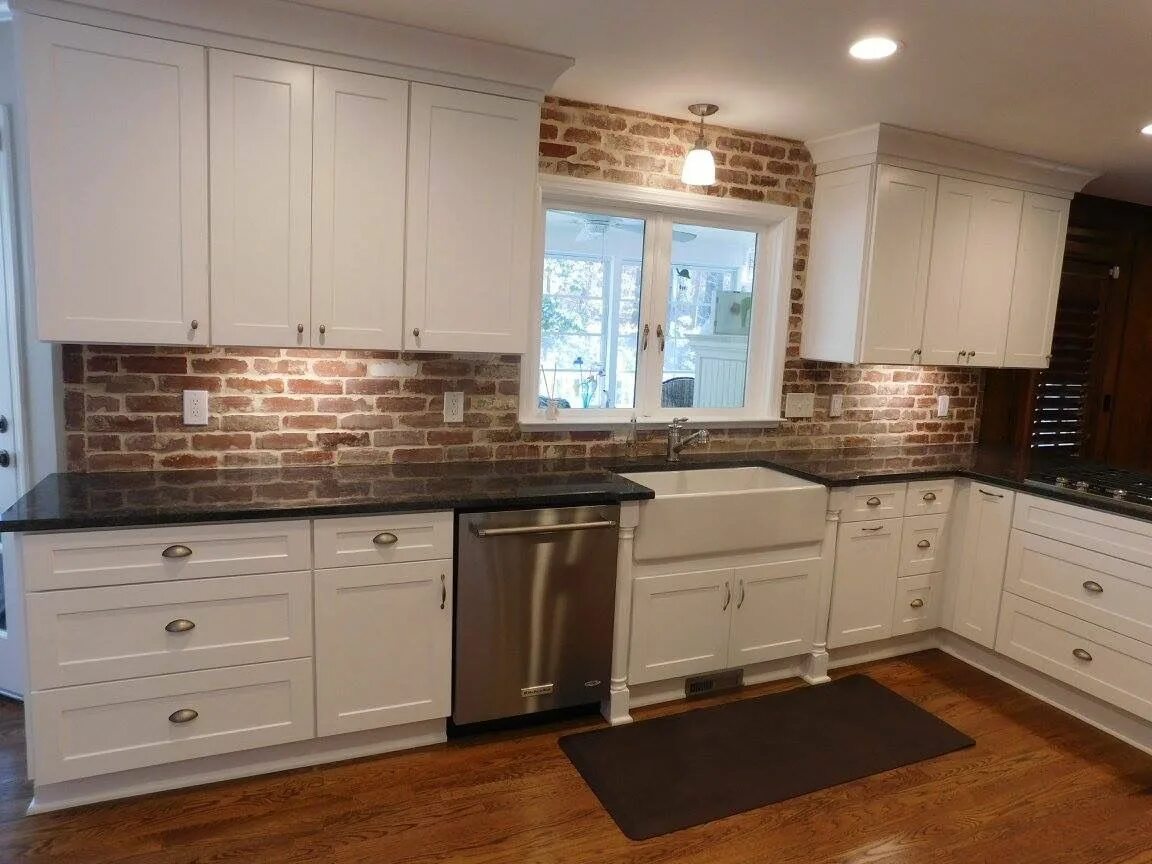 Кухонный фартук из кирпича фото Reclaimed recycled common bricks and brick tiles for kitchen backsplash, indoor 