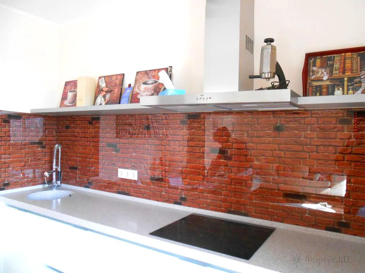Кухонный фартук из кирпича фото Фото скинали для кухни и фартуков из стекла на белой кухне., С.63 - Фартук.RU СП
