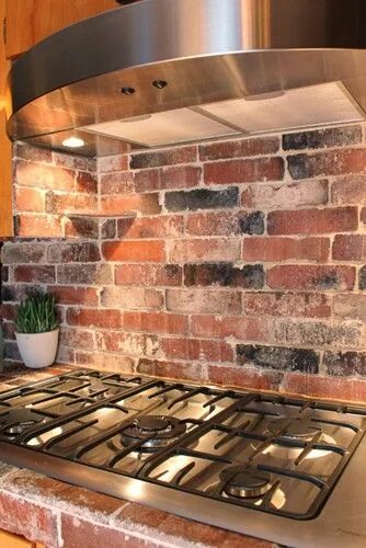 Кухонный фартук из кирпича фото Thinking of a brick look backsplash! Backsplash, Thuis keukens, Deco