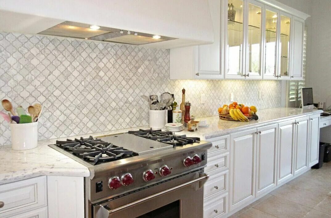 Кухонный фартук из плитки фото Buy Mosaic Tiles Online or In-store - TFO Arabesque tile kitchen, Marble backspl