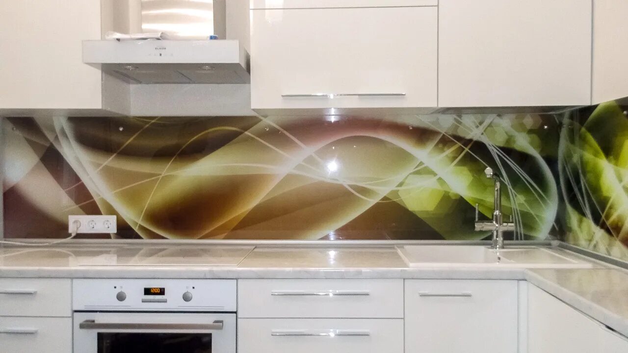 Кухонный фартук из стекла фото Фартуки для кухни из стекла: 70 лучших фото из каталогов и реальных интерьеров