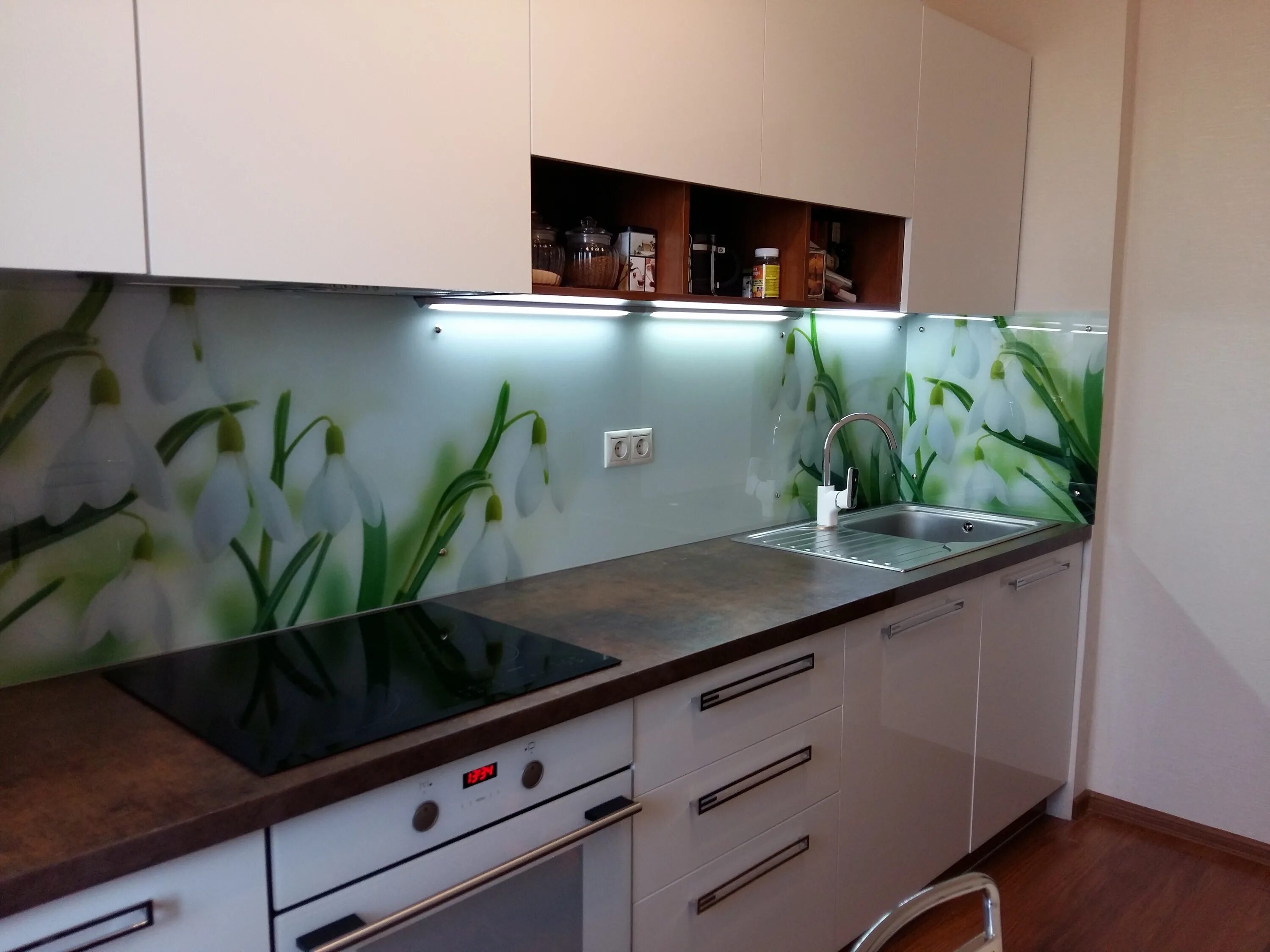 Кухонный фартук из стекла фото Недорогие стеклянные фартуки для кухни: найдено 90 картинок