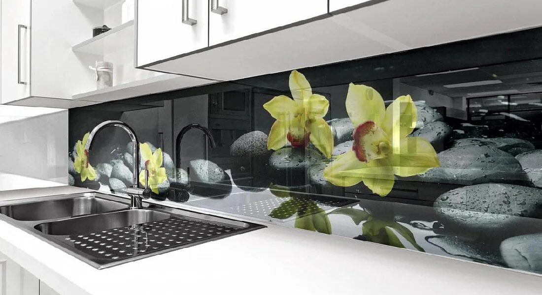 Кухонный фартук из стекла фото Кухонный фартук - обязательный элемент современной кухни Модена СПб