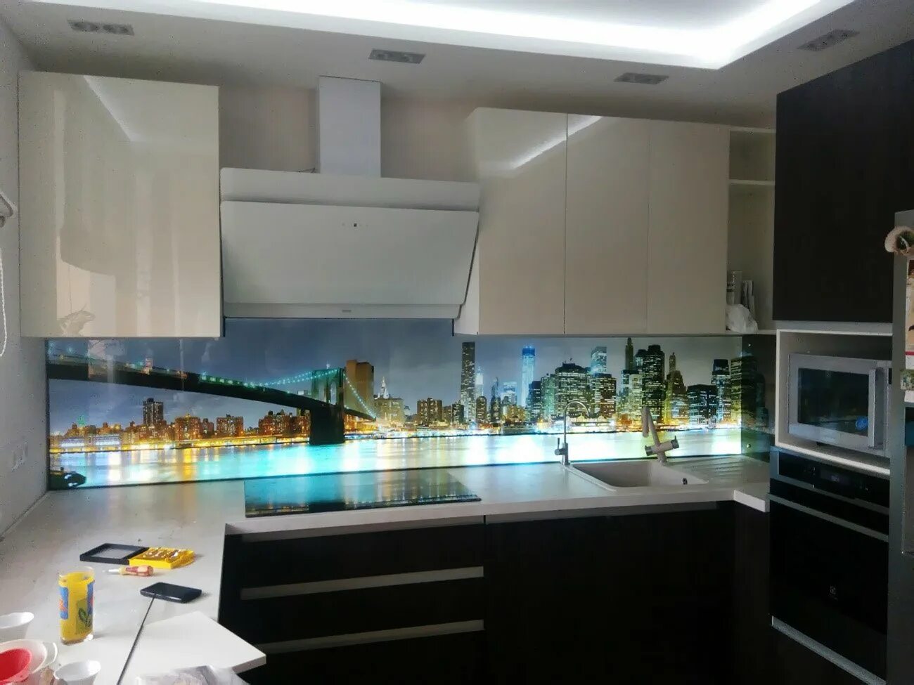 Кухонный фартук из стекла фото Фартук рулонный на кухню - 91 фото