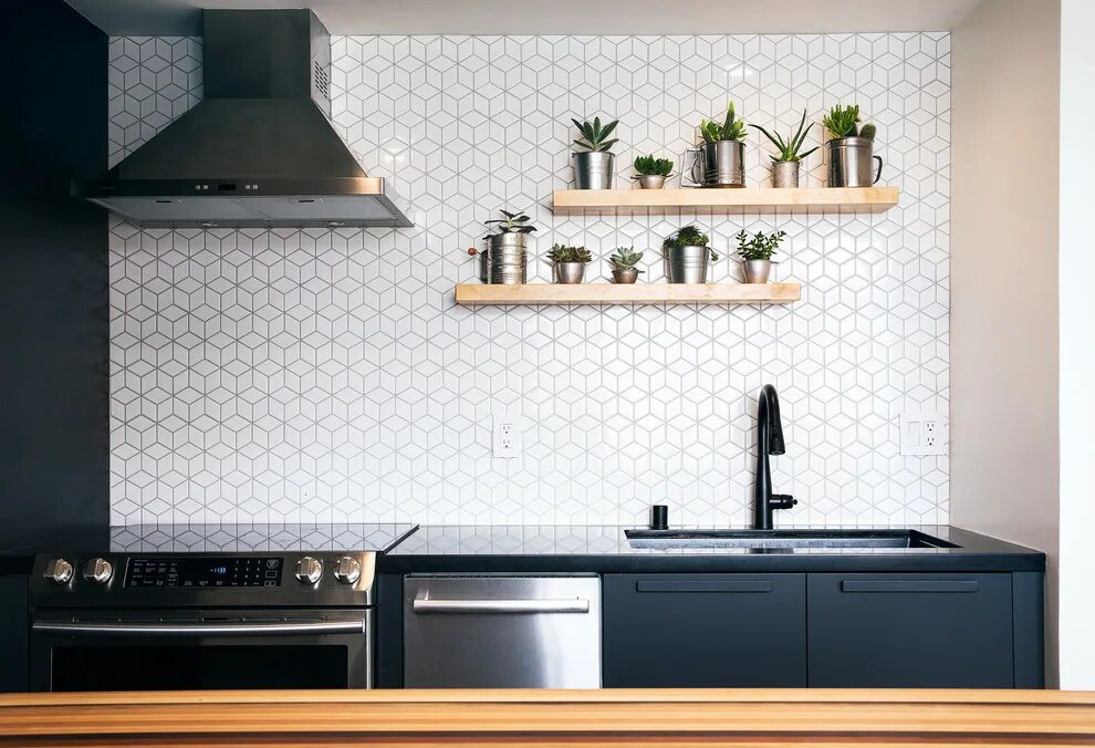 Кухонный фартук на стену фото в интерьере Kitchen Floating Shelves & Wet Bar - Современный - Кухня - Сан-Франциско - от эк