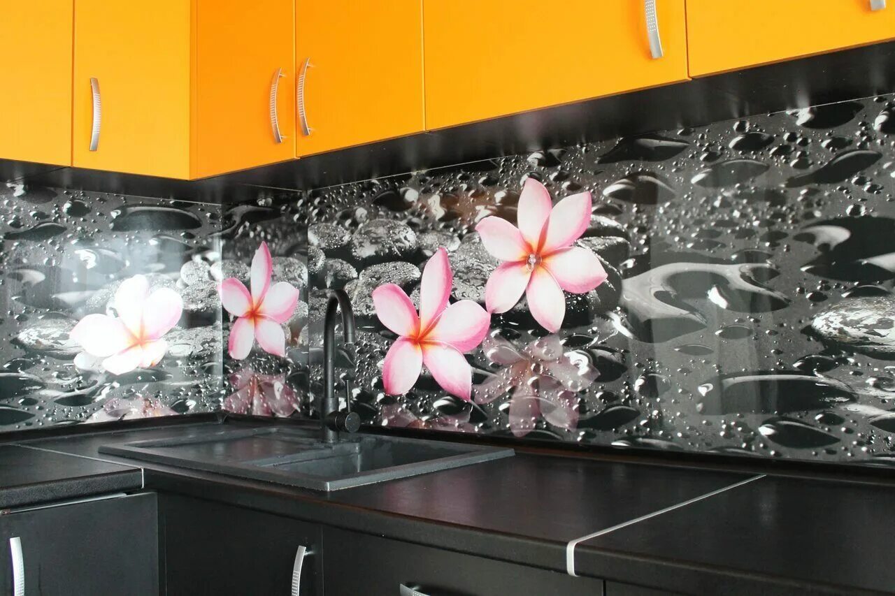 Кухонный фартук на стену из пластика фото Установка кухонного фартука из пластика АБС "Отражение в каплях" ТД-Декор СПб.