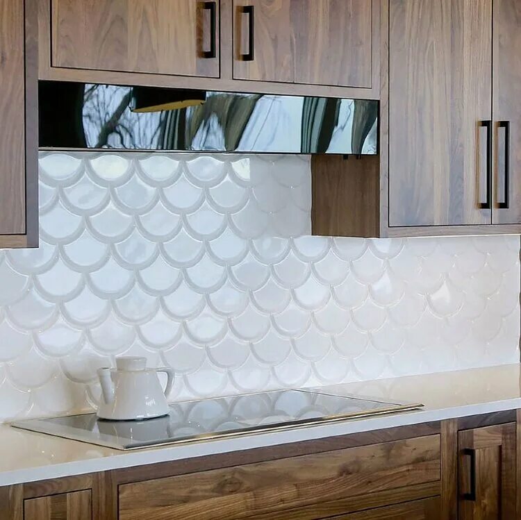 Кухонный фартук на стену из плитки фото Плитка Adex Renaissance Escama Biselado Snow Cap - купить в Москве недорого