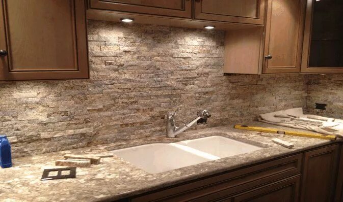 Кухонный фартук на стену камни фото Оригинальное решение для фартука кухни из камня коллекции "слоистый кварц" Для з