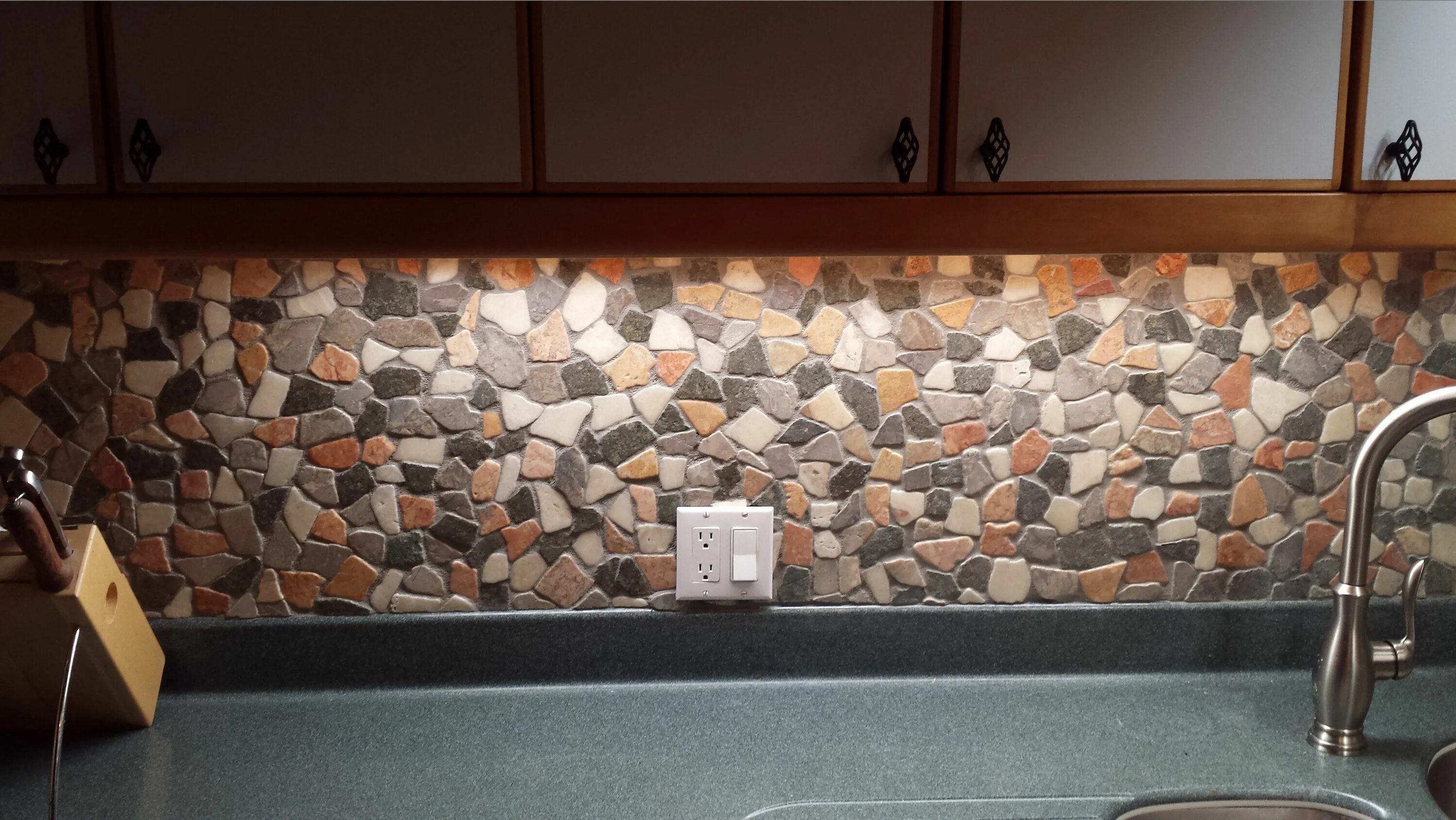 Кухонный фартук на стену камни фото Pin on 6 Daylily Drive Mosaic tile backsplash, Stone tiles, Mosaic tiles