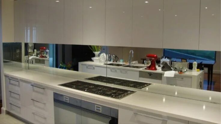 Кухонный фартук зеркальный фото Pin by Louise Kelly-Starkie on Splashbacks Kitchen mirror, Beautiful kitchens, K