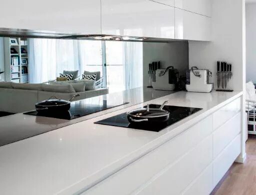 Кухонный фартук зеркальный фото Зеркало в интерьере кухни