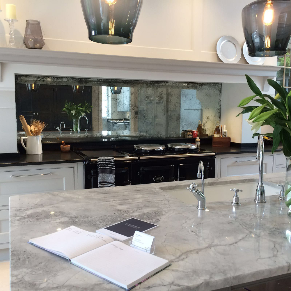 Кухонный фартук зеркальный фото Mirrored Splashbacks - Beautiful Kitchen Panelling Kitchen splashback designs, K