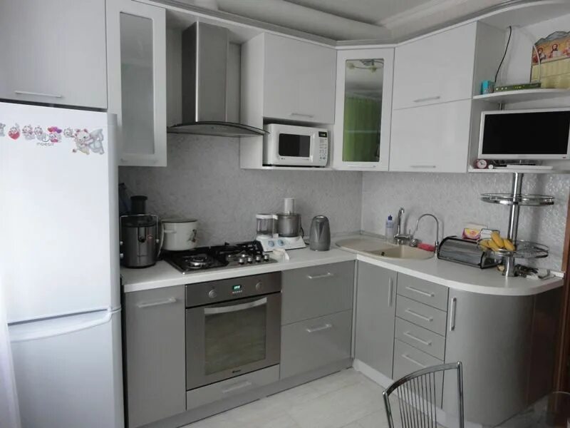 Кухонный гарнитур 9 кв м фото Малогабаритные угловые кухни 5 кв. м: фото с холодильником DomoKed.ru Muebles de