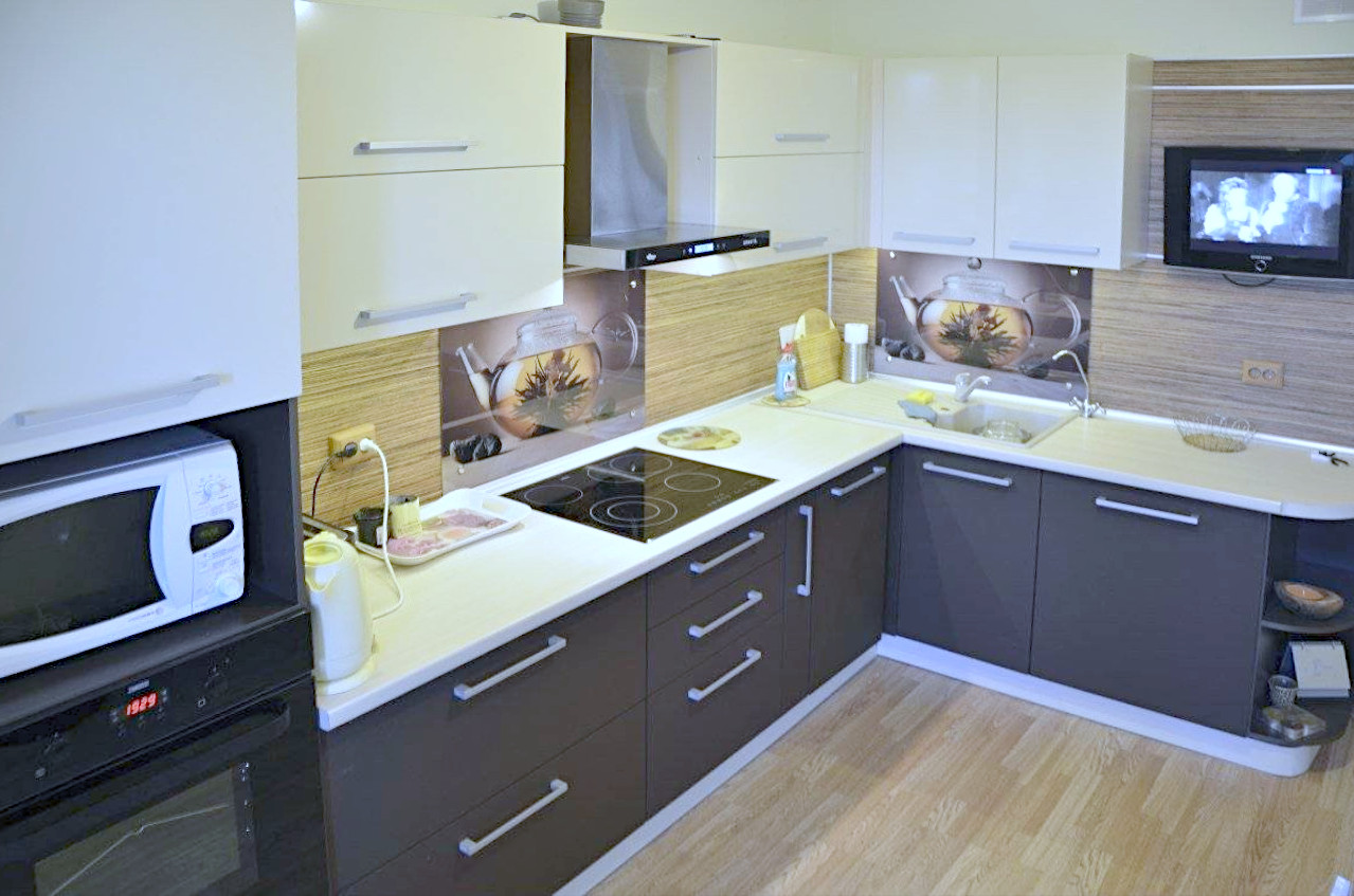 Кухонный гарнитур 9 кв м фото Столешницы Скиф и Союз в Казани