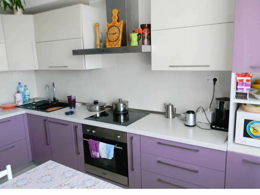 Кухонный гарнитур 9 кв м фото Дизайн кухни 9 кв.м фото современной угловой кухни 9 кв. м. с холодильником и ди