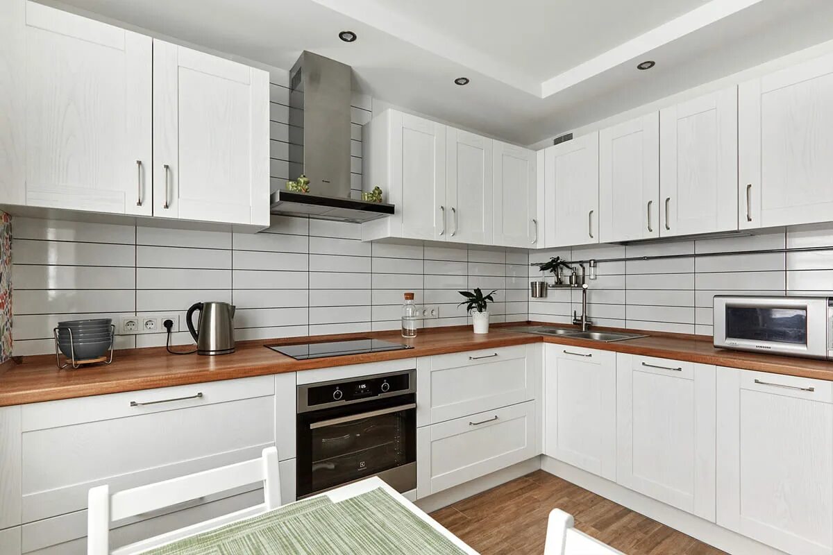 Кухонный гарнитур белый дерево фото Белые кухни на заказ - купить недорого в Москве "Московские кухни"