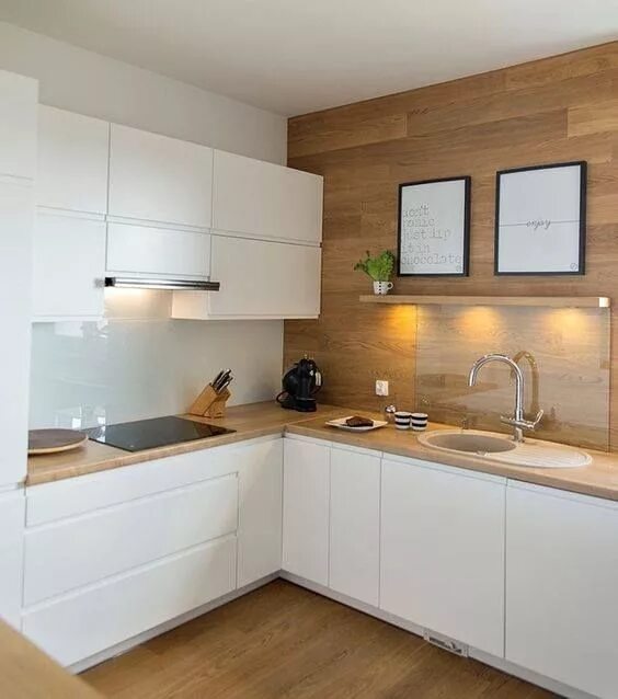 Кухонный гарнитур белый дерево фото Bilderrahmen und Regalbrett Modern kitchen design, Kitchen design modern small, 