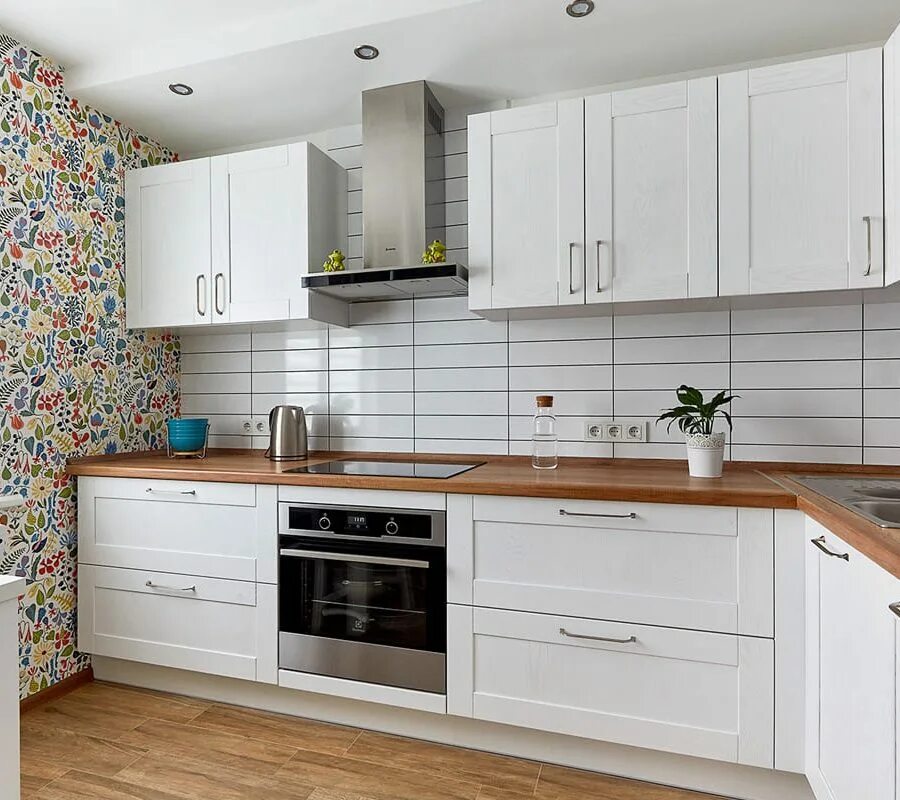 Кухонный гарнитур белый дерево фото Угловая кухня Арселия с фасадами массив на заказ