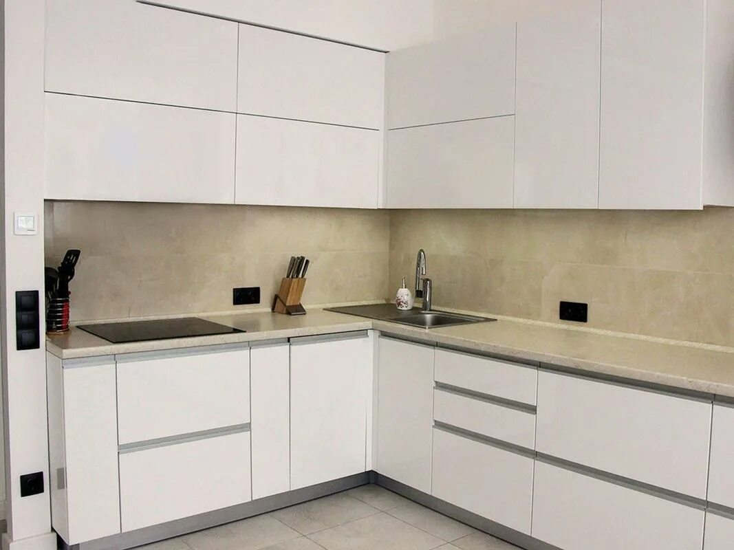 Кухонный гарнитур белый матовый фото Кухни с матовыми фасадами