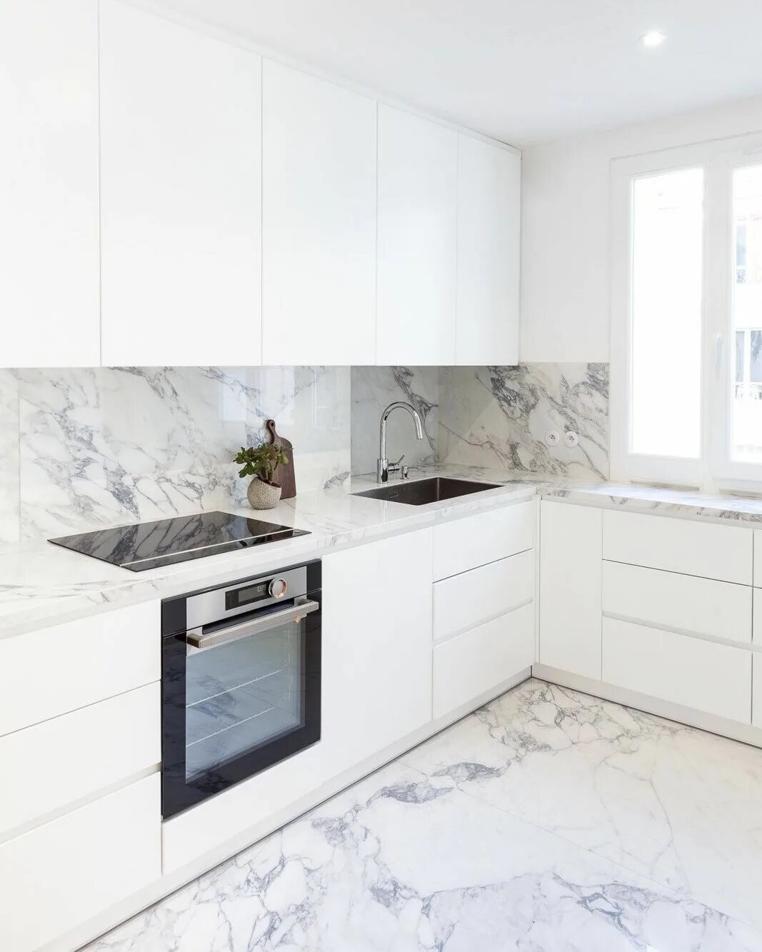 Кухонный гарнитур белый мрамор фото Minimalist kitchen design Modern kitchen design, Kitchen room design, House desi