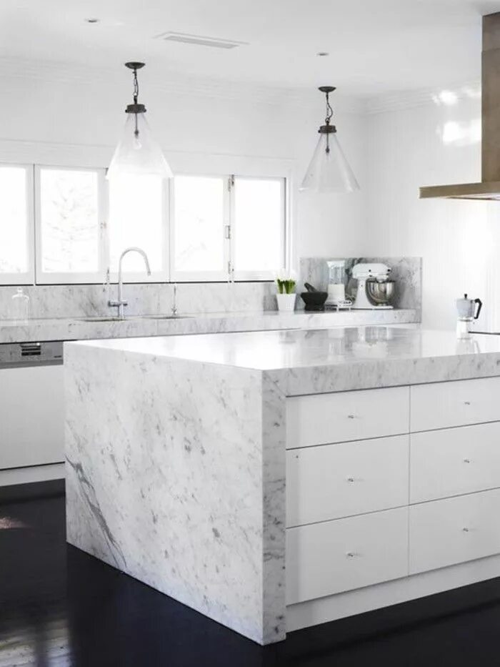 Кухонный гарнитур белый мрамор фото Arbeitsplatte Marmor für Marmor Küche mit schwarzem Bodenbelag Arbeitsplatte küc