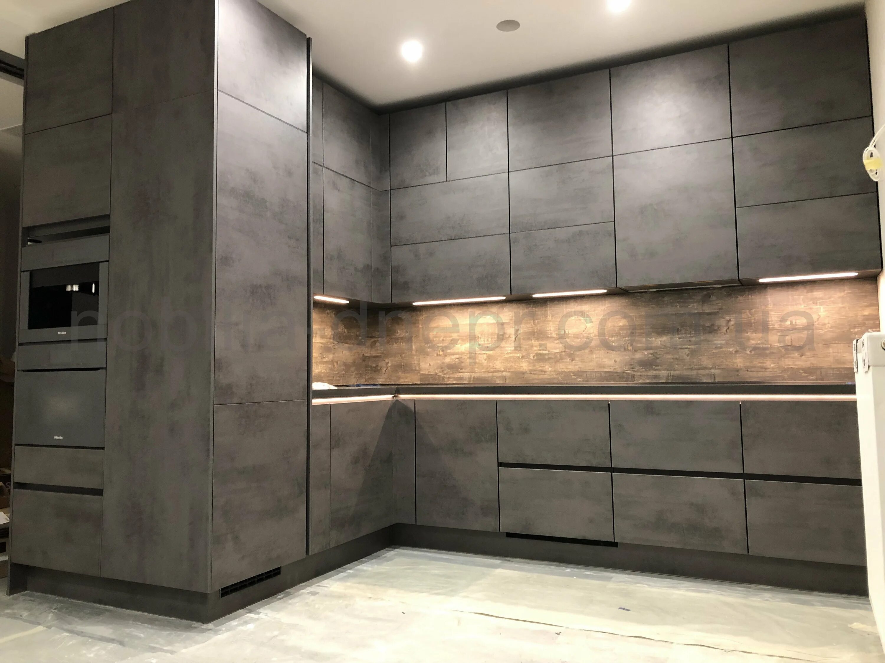 Кухонный гарнитур бетон фото Кухни с бетонными фасадами дизайн - 82 фото