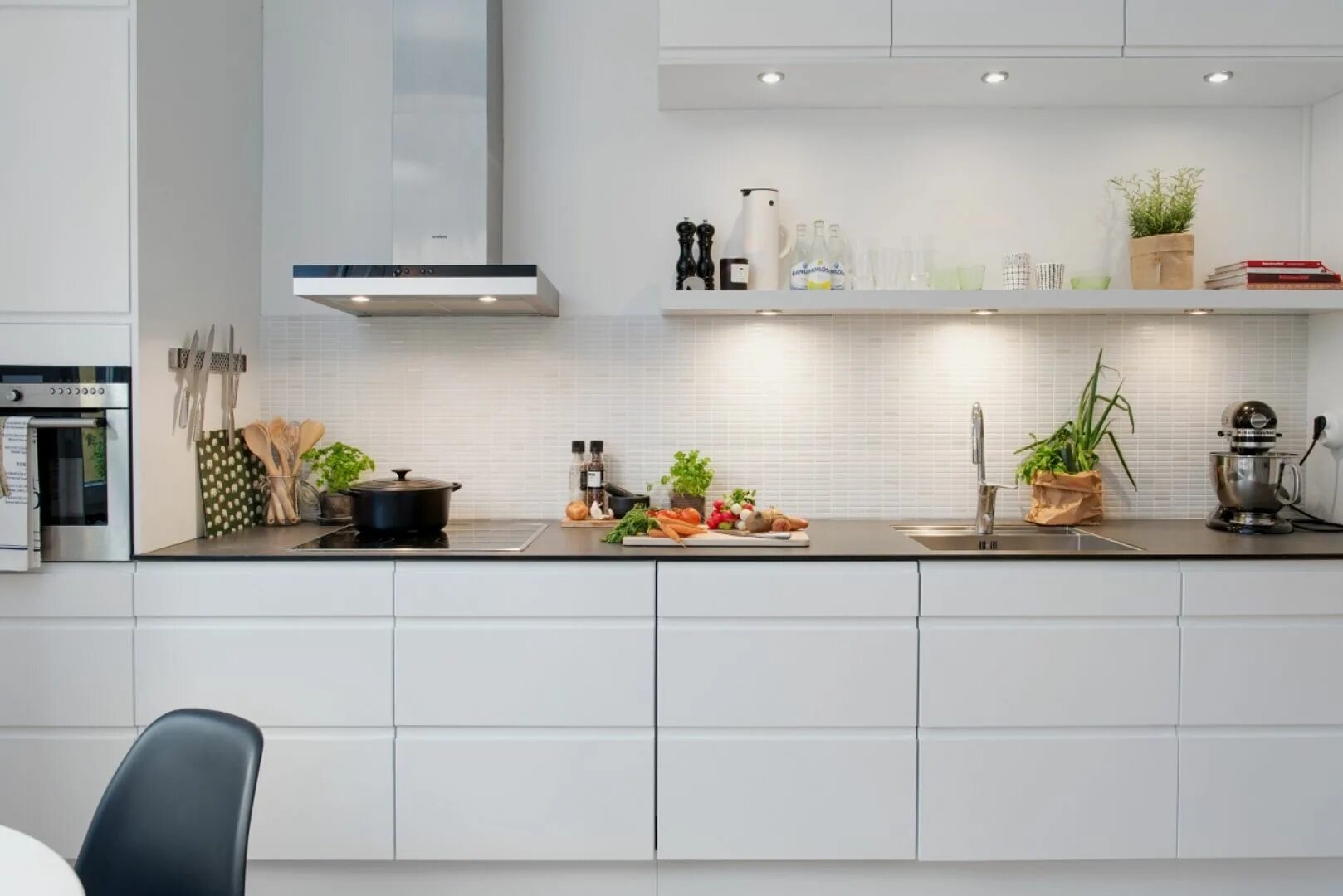 Кухонный гарнитур без навесных шкафов фото Foto: Cocina en Línea Muebles Blancos de Miriam Martí #892498 - Habitissimo Kitc