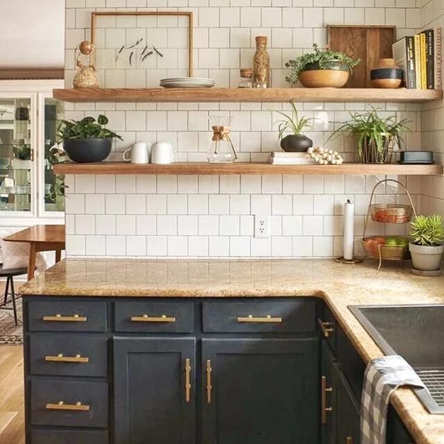 Кухонный гарнитур без навесных шкафов фото Pin by Crystal Viste on Home Kitchen, Brown countertop, Kitchen cabinets