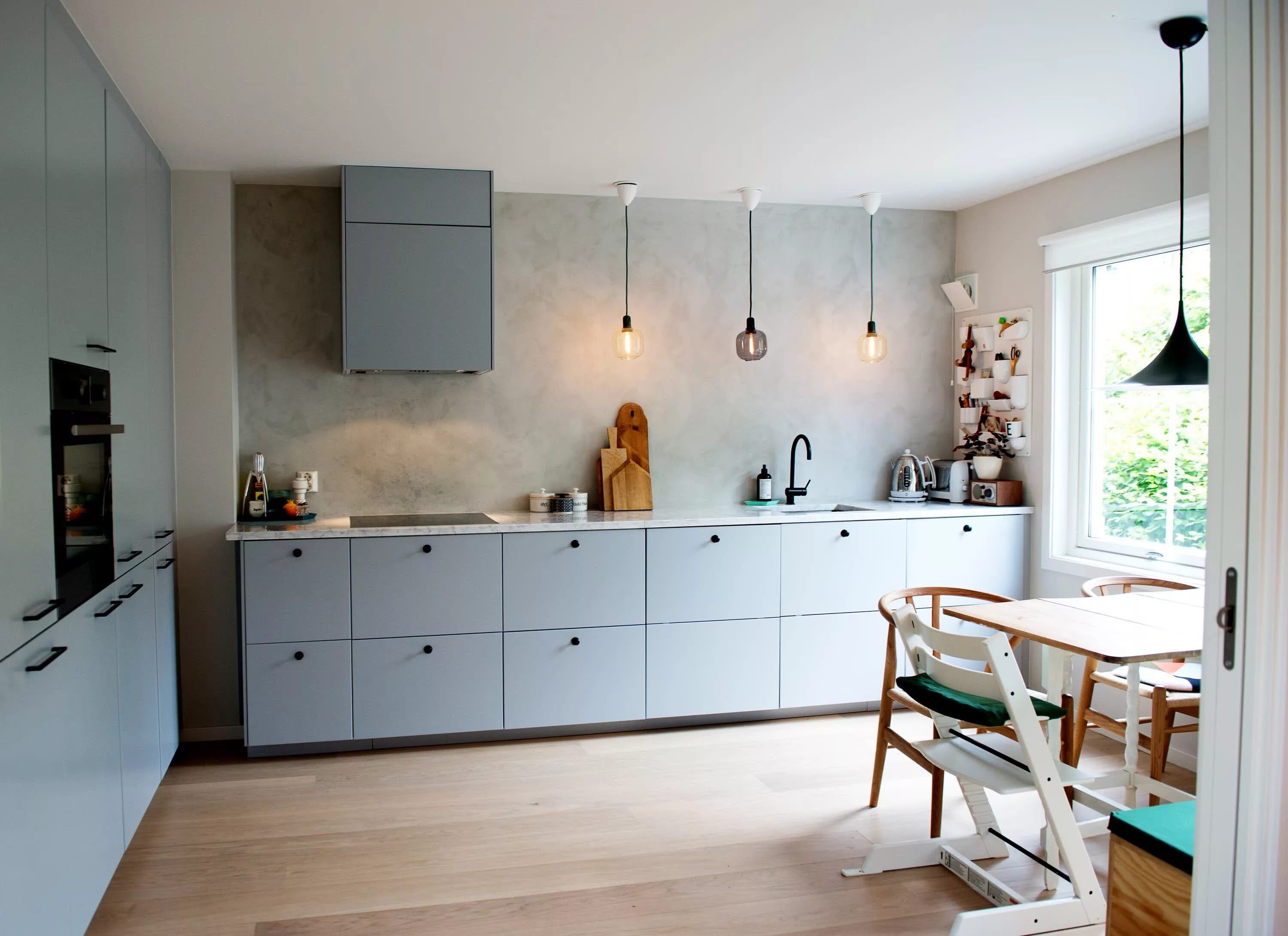 Кухонный гарнитур без шкафов фото 26 of the Most Stylish, Serene, Scandinavian Style Kitchens We’ve Ever Featured 