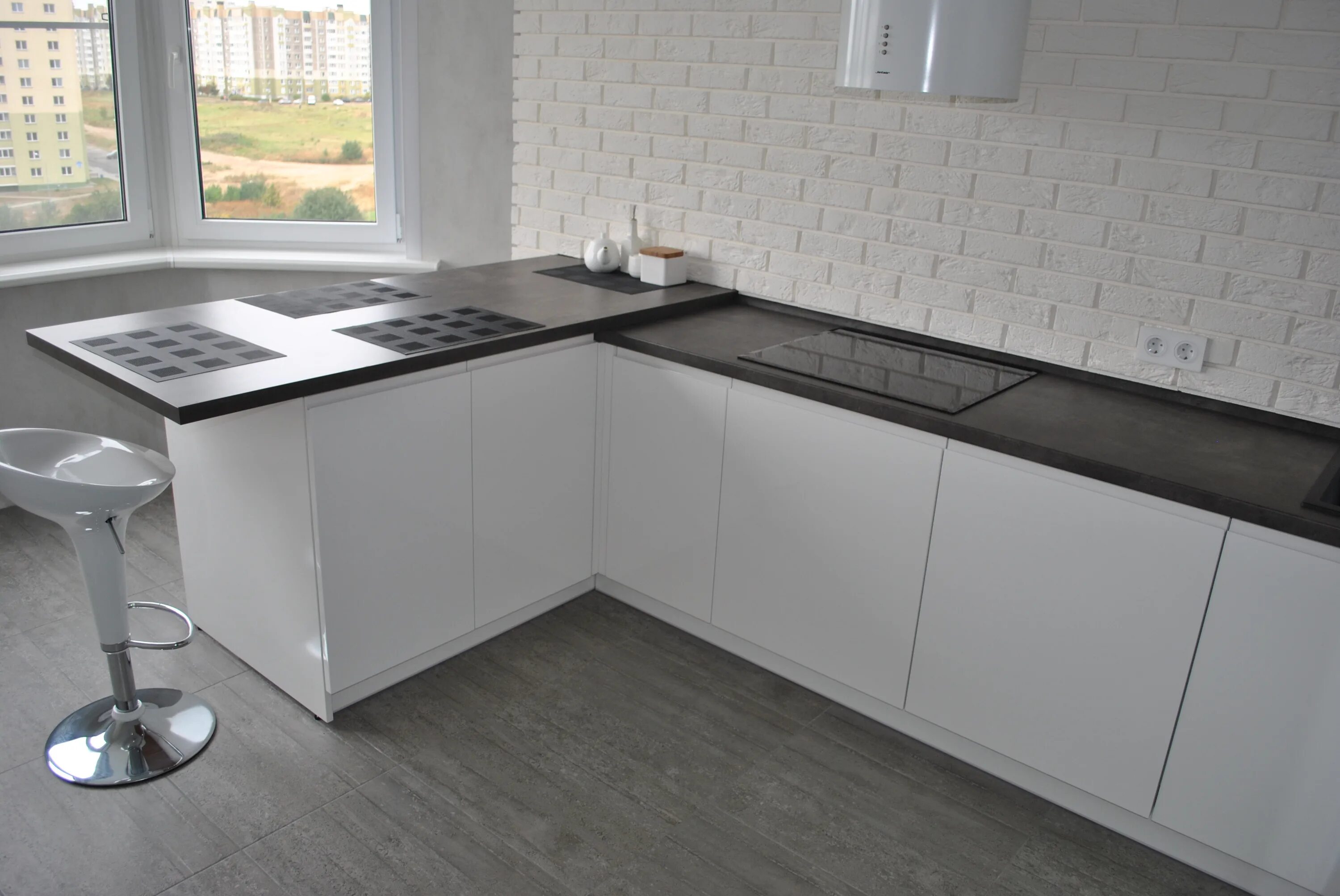 Кухонный гарнитур без столешницы фото "Наоми" П-образная кухня с полуостровом на заказ в Минске, цены, фото, характери