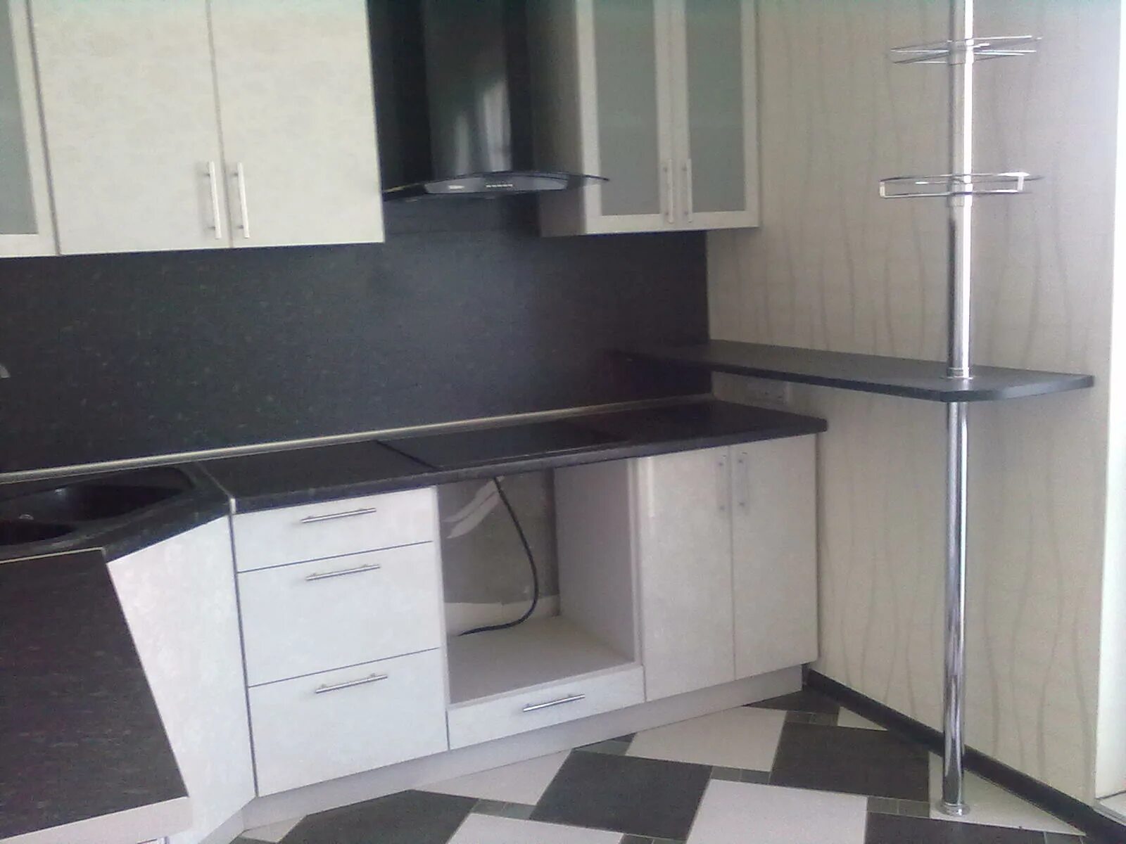 Кухонный гарнитур без столешницы фото Стильная угловая кухня с барной стойкой "Андромеда" (пример 210)