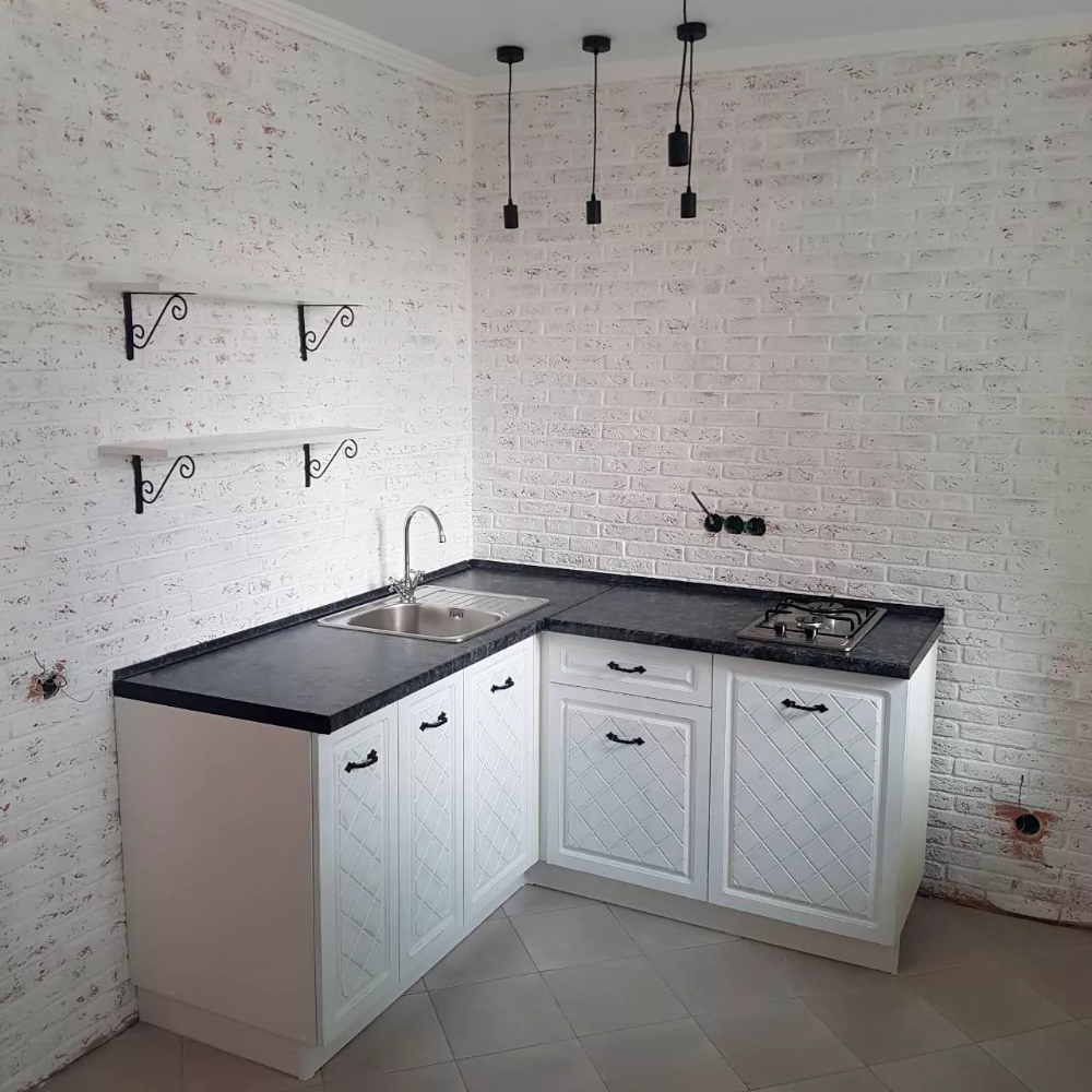 Кухонный гарнитур без верхних шкафов угловой фото Кухни без верхней гарнитуры