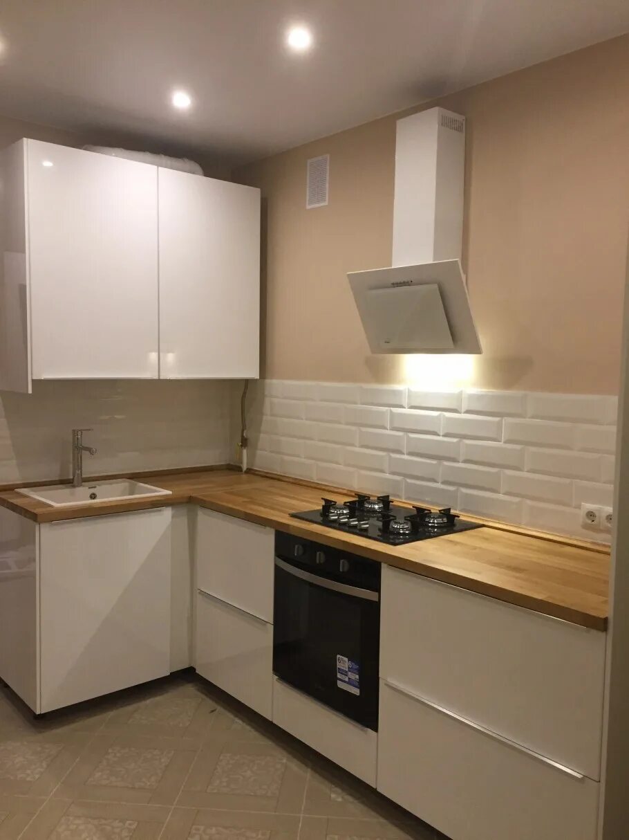 Кухонный гарнитур без верхних шкафов угловой фото Угловая кухня без верхних шкафов с одной стороны - CormanStroy.ru