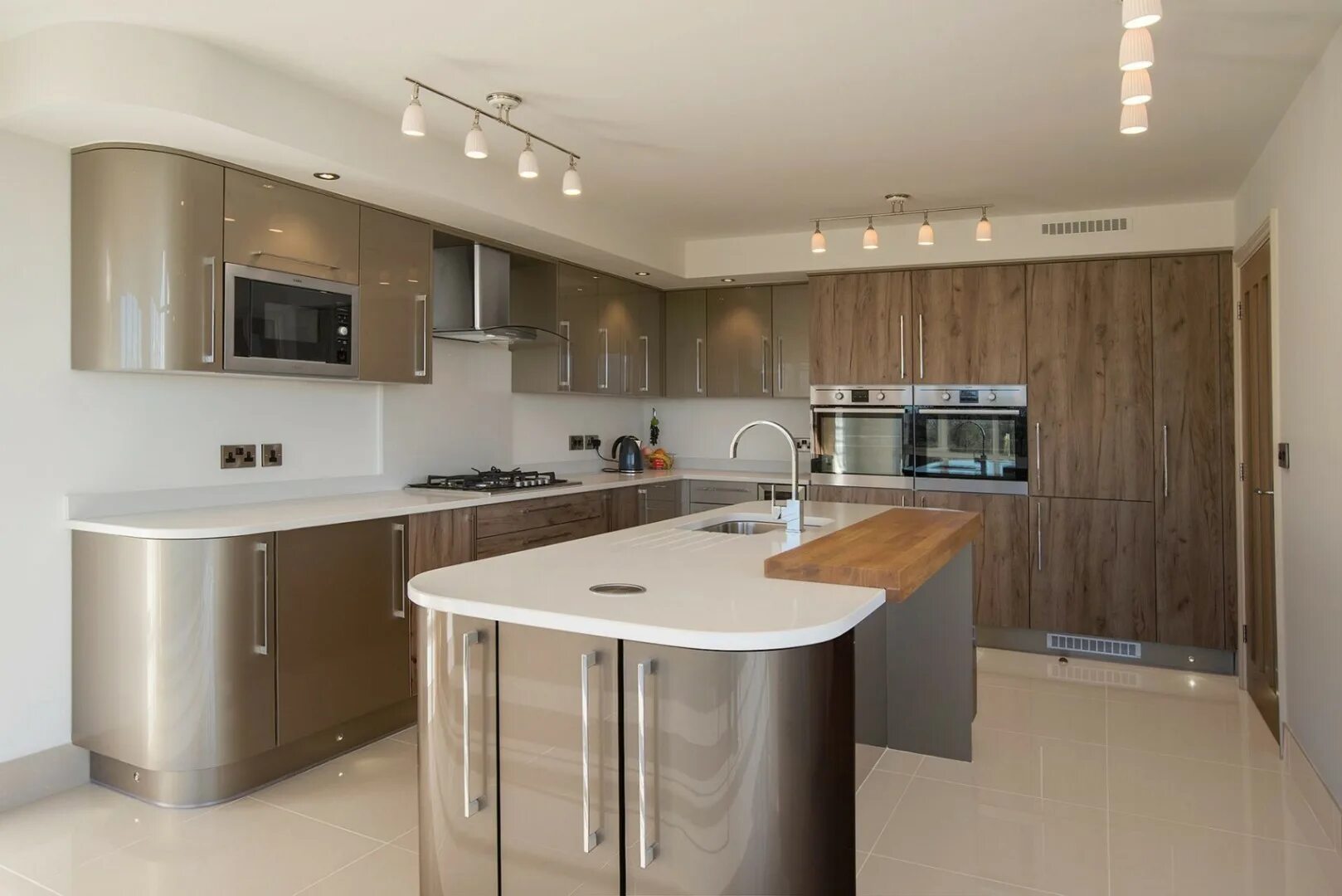 Кухонный гарнитур большая кухня фото Кухня Дейвидс купить по цене 598 290 руб. с профессиональной сборкой и доставкой